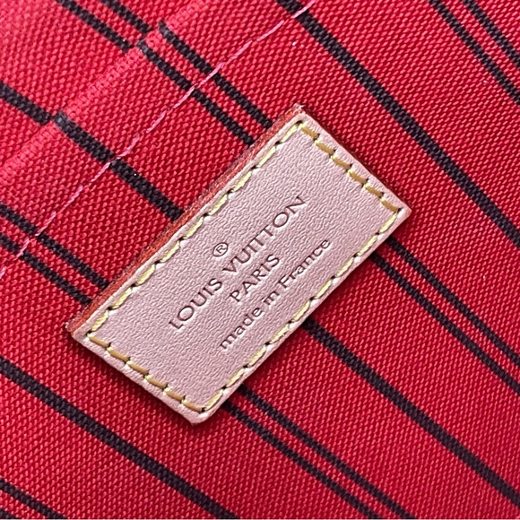 Louis Vuitton Neverfull Pouch - Picture 6 of 15